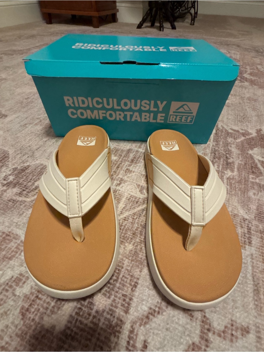 Reef Women’s 7 Cream and Tan Strappy Flip Flops